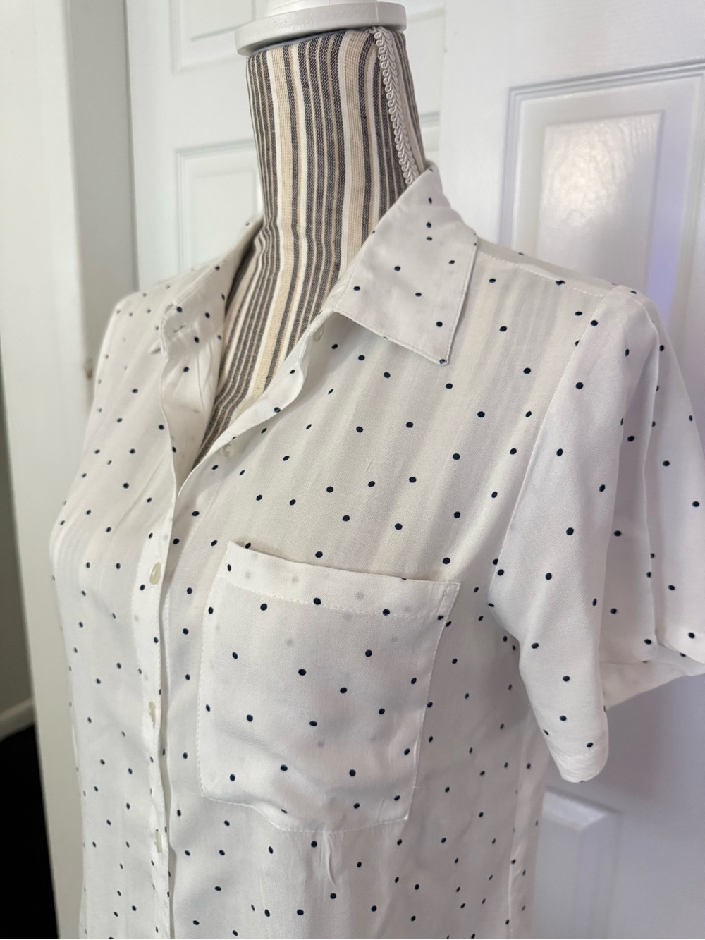 Jayna White & Black Polka Dot Rayon Button Front Blouse Size Small - Picture 3 of 7